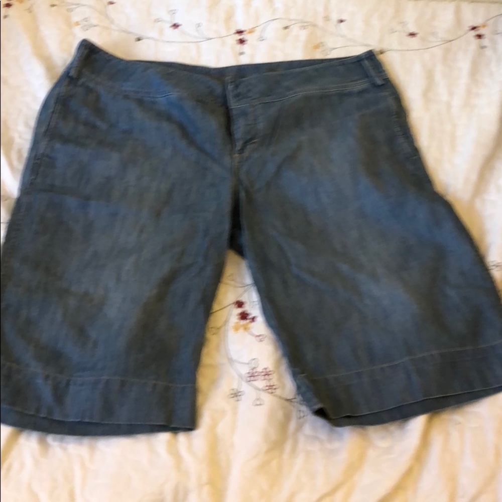 Divine rights of denim shorts